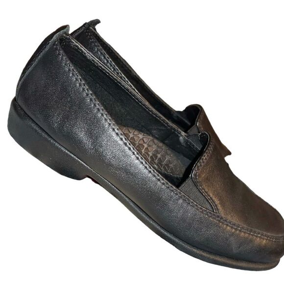 Hush puppies black loafer style slip ons! - Picture 4 of 6
